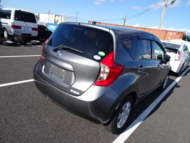 サムネイル： 日産ノート