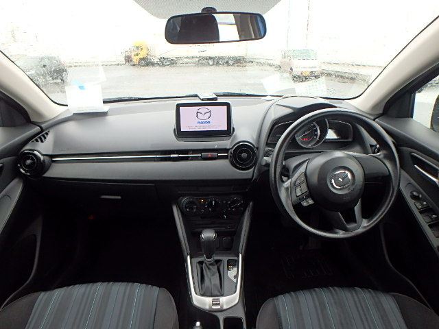 サムネイル： マズダデミオ