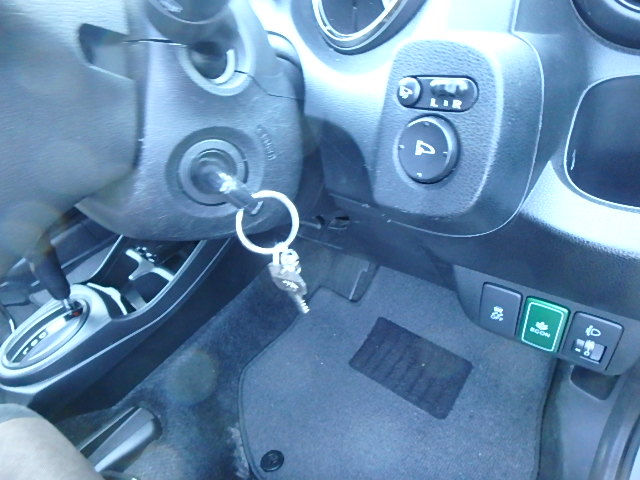 Thumbnail: Honda Fit Shuttle Hybrid C Year - 2013 /9 Cc - 1300 Color - Silver