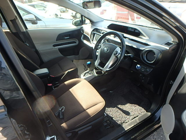 サムネイル： トヨタアクア