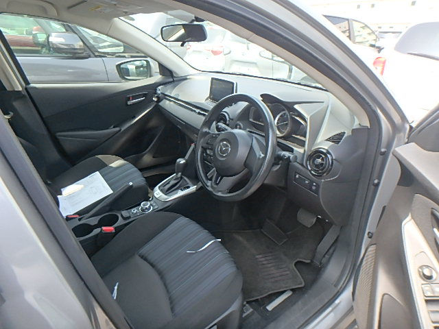 Миниатюра: Mazda Demio 13C Год ： 2016/3: 1300 Цвет: Серебристый км