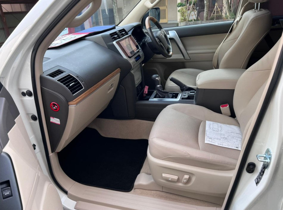 Thumbnail: Toyota Landcruiser Prado TX-L Pkg. Year - 2018 Cc- 2700 Color - Pearl