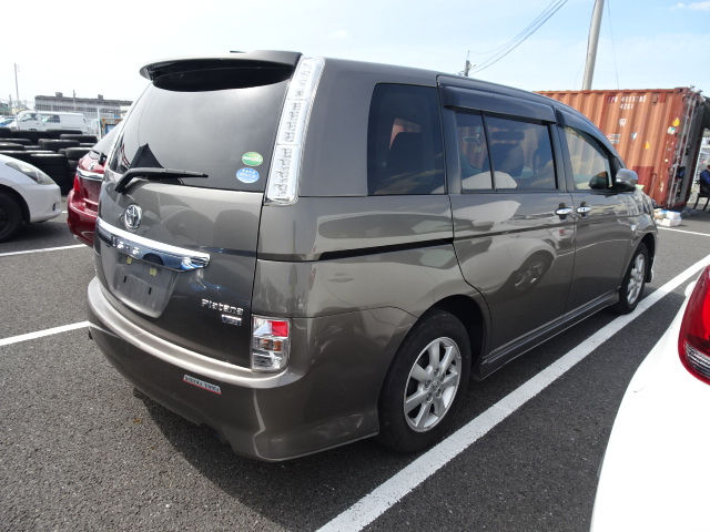 Thumbnail: Toyota Isis Plata V Selection Year : 2015/8 Cc : 1800 Color : M.Grey Km : 62,901