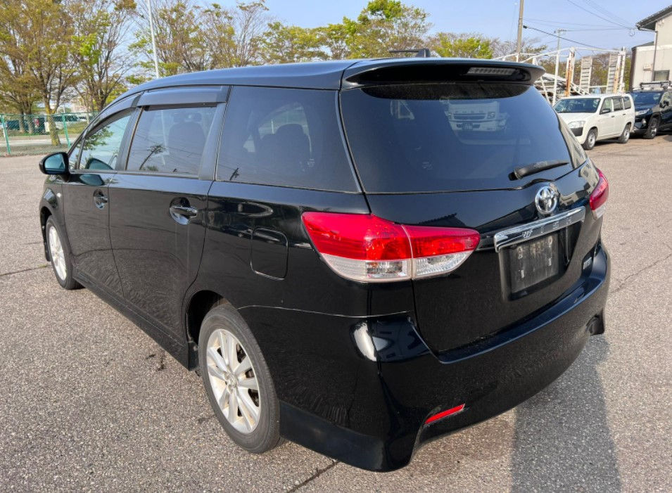 Миниатюра: Toyota Wish 1.8 S  Year - 2011 Cc- 1800 Color -Black