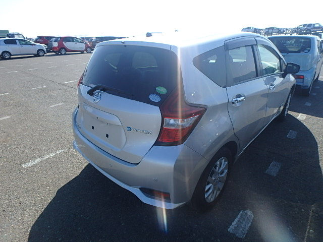 Миниатюра: NISSAN NOTE E-POWER HYBRID Год: 2017 Cc: 1200 Цвет: Серебристый