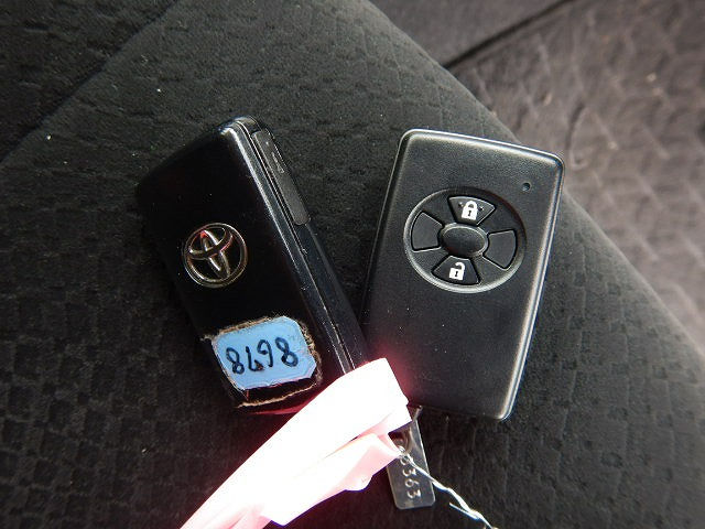 Thumbnail: Toyota Fielder X-HID E-LTD Year - 2012/5 Cc -1500 Color-Silver