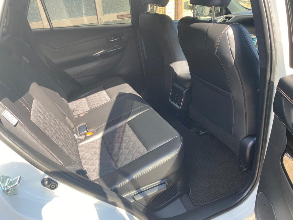 Миниатюра: Toyota Harrier HV Premium Year : 2018 Cc : 2500 Color : Pearl