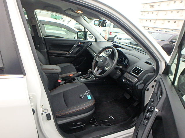 サムネイル： スバルフォレスター