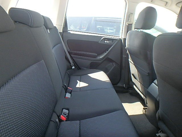 Thumbnail: Subaru Forester Year : 2015 Cc : 2000 Color : Pearl