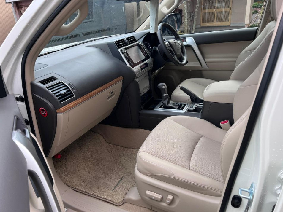 Thumbnail: Toyota Landcruiser Prado TX-L Pkg. Year - 2018 Cc- 2700 Color - Pearl