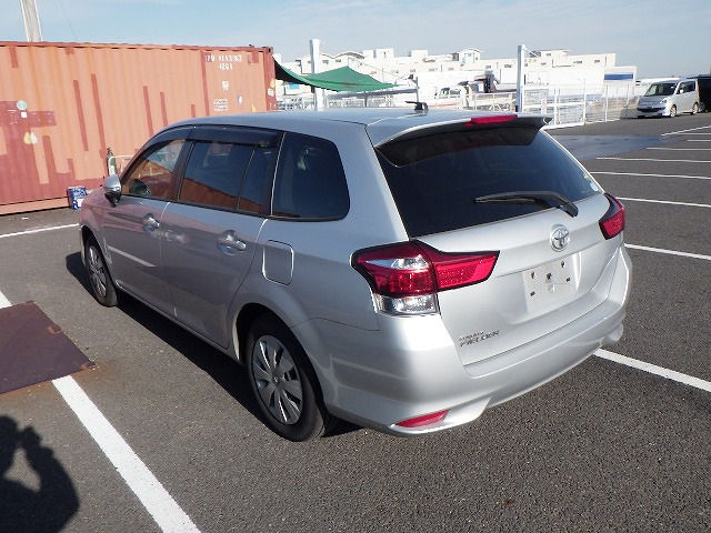 Thumbnail: Toyota Corolla Fielder 1.5 X Year - 2015 Cc - 1500 Color - Silver