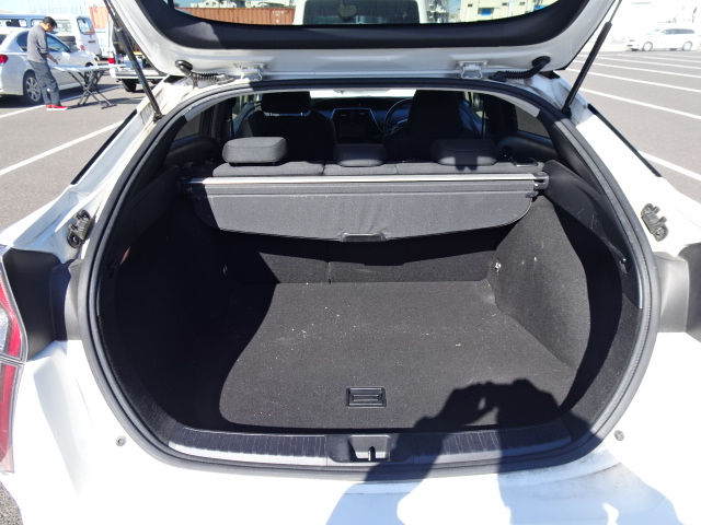 サムネイル： トヨタプリウス