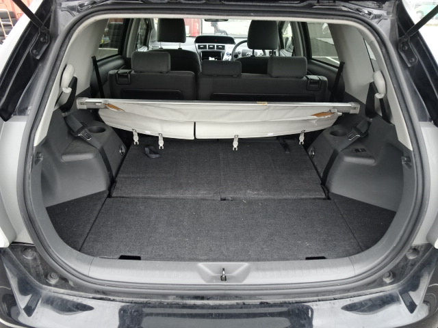 サムネイル： トヨタプリウスアルファ