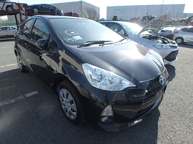 サムネイル： トヨタアクア