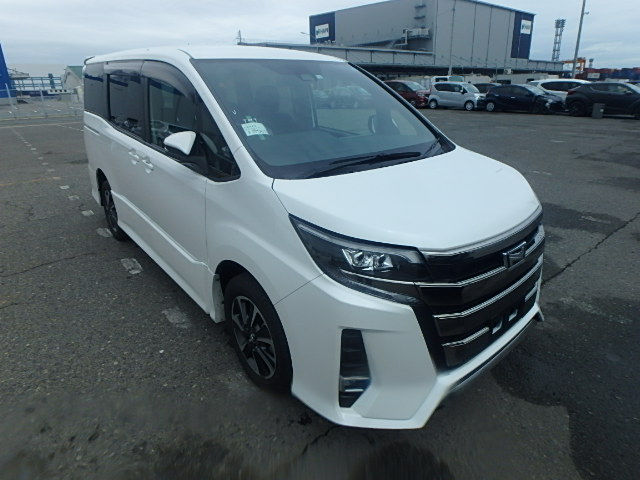 Миниатюра: Toyota Noah Si 4WD Year - 2018 Cc - 2000 Color - Pearl