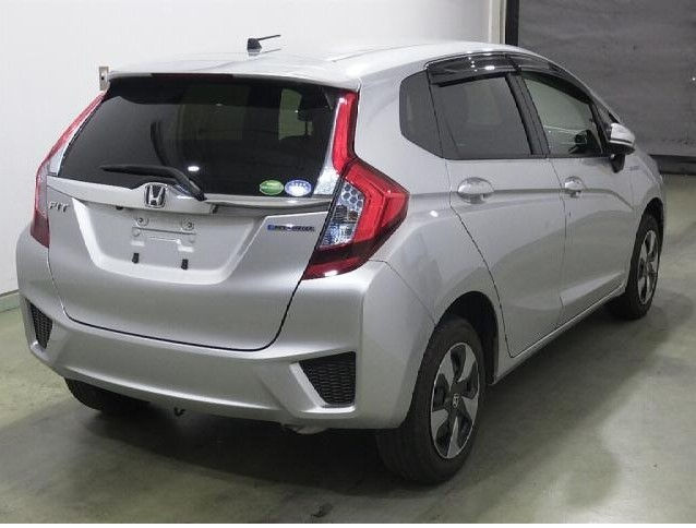 Thumbnail: Honda Fit Hybrid 4WD Year - 2017/1 Cc - 1500 Color - Silver