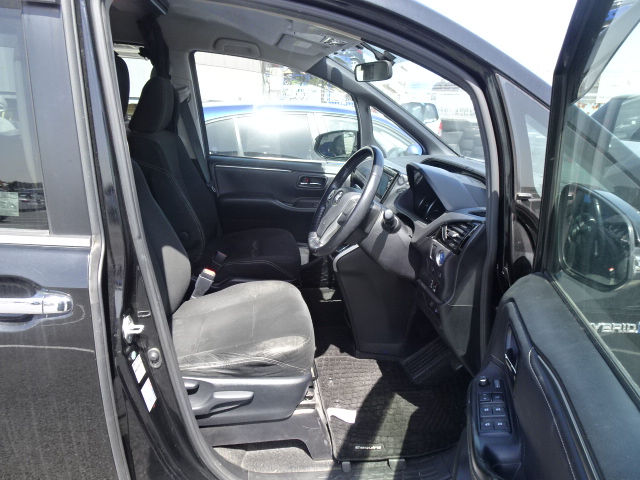 Thumbnail: Toyota Esquire Hybrid Xi Year - 2016 Cc -1800 Color - Black