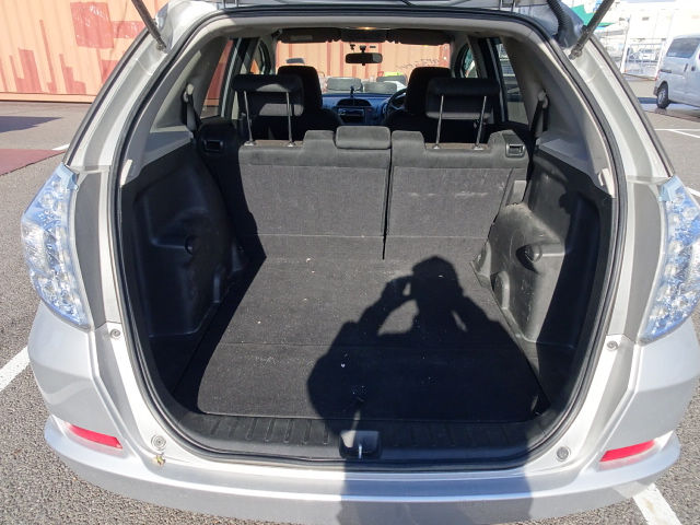 Thumbnail: Honda Fit Shuttle C Hybrid Year - 2013 Cc -1300 Color -Silver