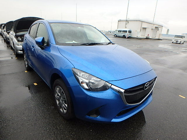 サムネイル： マズダデミオ