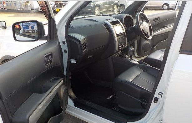 Thumbnail: NIssan X-Trail 4WD 20S Year - 2011 Cc - 2000 Color - Pearl