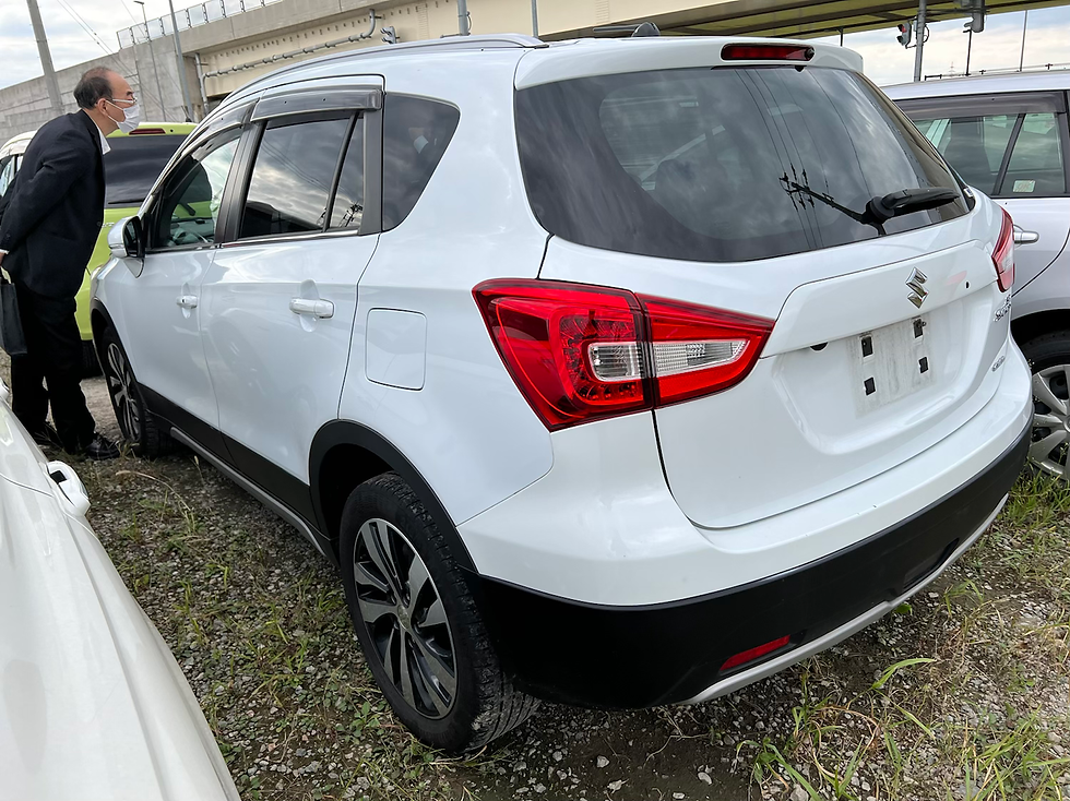 サムネイル： Suzuki SX4 S-Cross 4WD Year : 2018 Cc : 1600 Color : Pearl