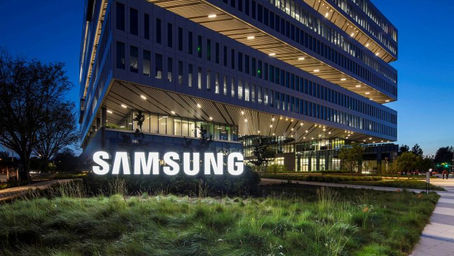 Samsung sabe que no puede competir cara a cara con Apple en la carrera de los smartphones, por lo que está apostando con fuerza por un modelo de negocio próspero