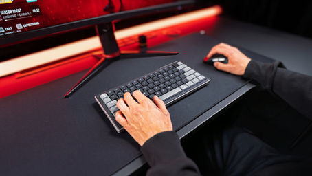 Cherry Xtrfy presenta el primer teclado para juegos con banda ultraancha de 8K