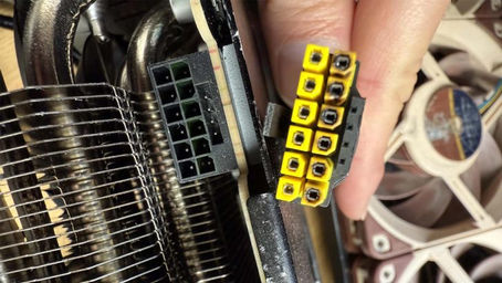 MSI importó una unidad RTX 5090 para un cliente como reemplazo después de que la anterior dejara de funcionar; aunque señaló al software de IA como el causante del problema