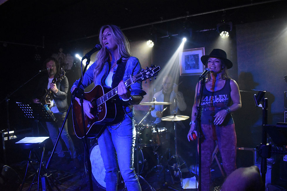 © Dave Bott photo of Honey Ryder