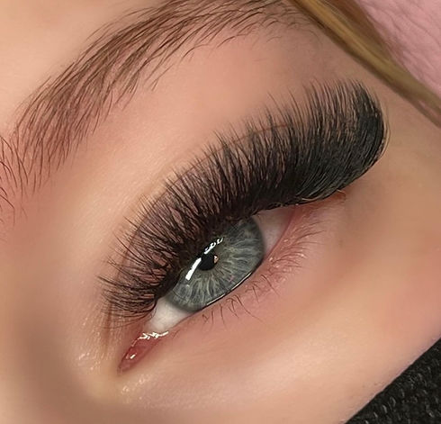 extensions de cils effet cat eye