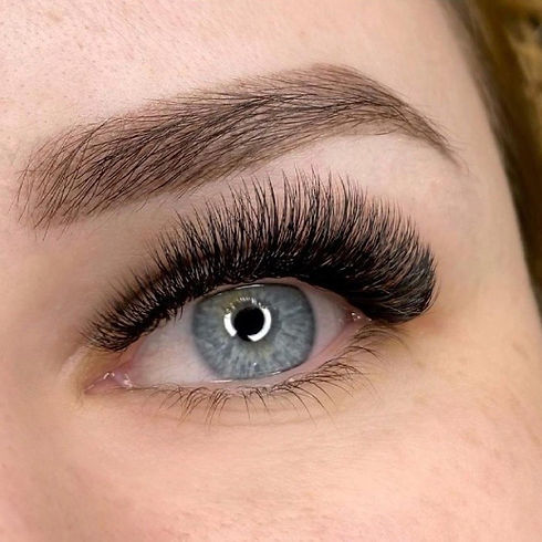 extensions de cils avec effet doll eye