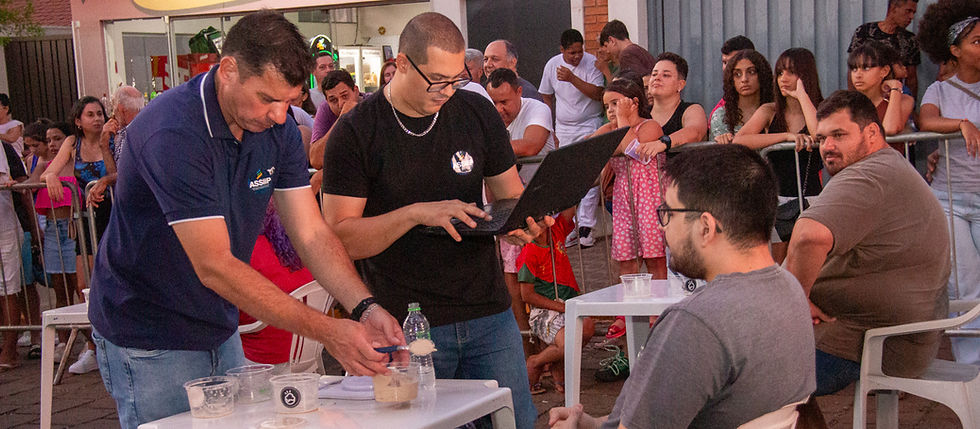 SORVETE DE COCA-COLA SURPREENDE COMPETIDORES NO FESTIVAL DE SORVETE DE ITÁPOLIS