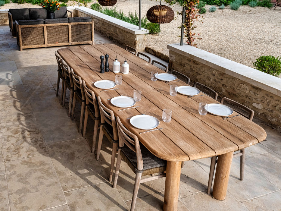 grande table pour l'extérieur pour plus de 10 convives Carlo gommaire et chaises jared