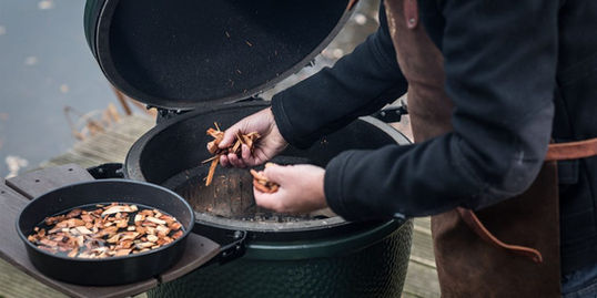 Copeaux de bois barbecue céramique Big Green Egg
