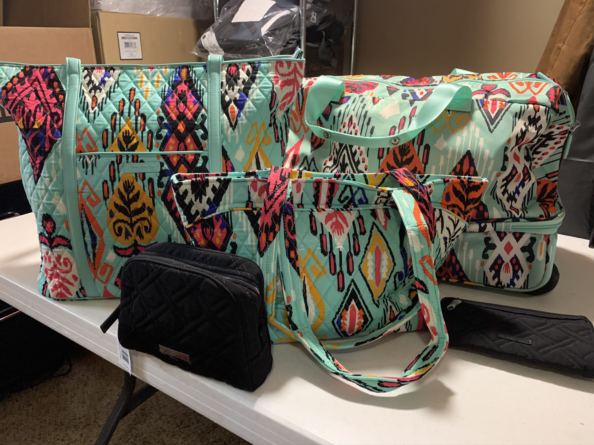 #71 - VERA BRADLEY - MINT/BLACK