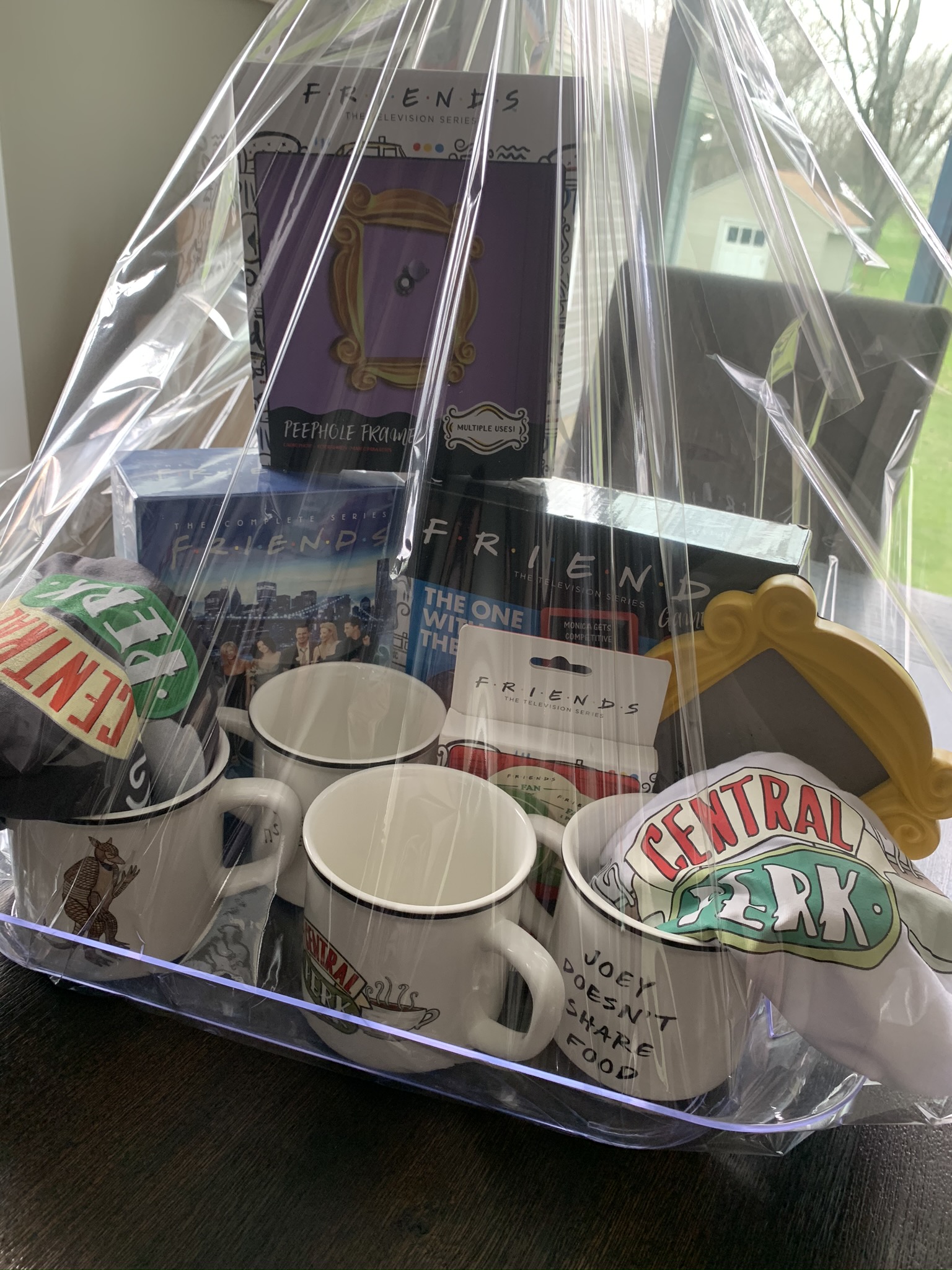FRIENDS – COMPLETE SERIES AND MEMORABILIA