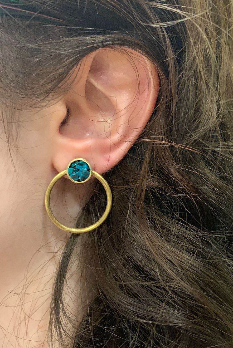 Miniatura: Argola de Frente Pedra Bruta - Dourado Latão - Pequena