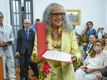 Maria Bethânia toma posse e se torna imortal na Academia de Letras da Bahia