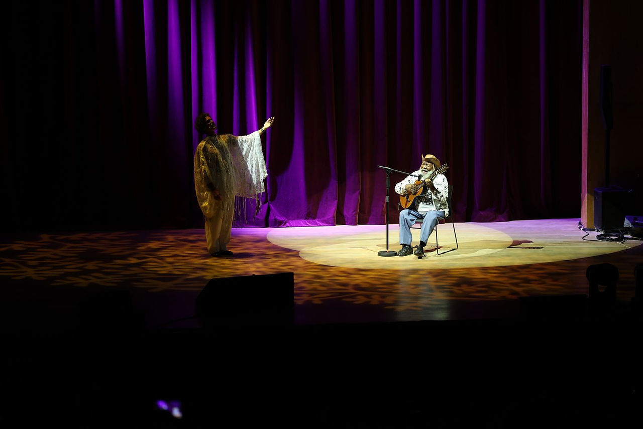 Apresentação artística marcou a cerimônia de reabertura do Teatro Castro Alves, celebrando o retorno