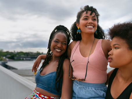 Além do padrão: a estética como ferramenta de afirmação da identidade negra