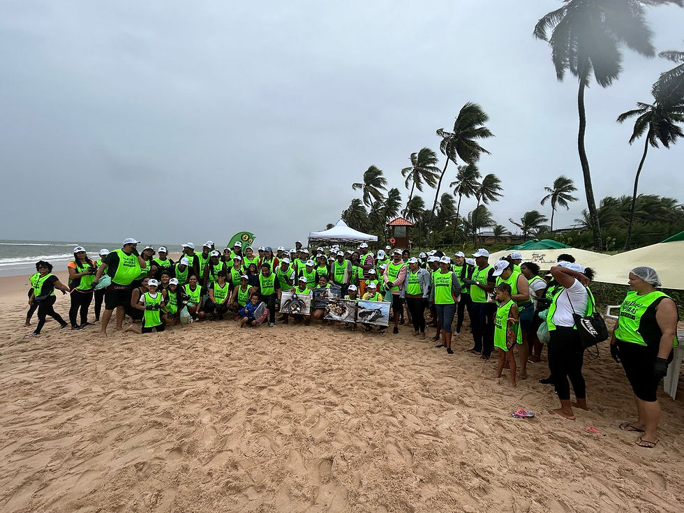Voluntários se reuniram nas areias da Praia de Guarajuba