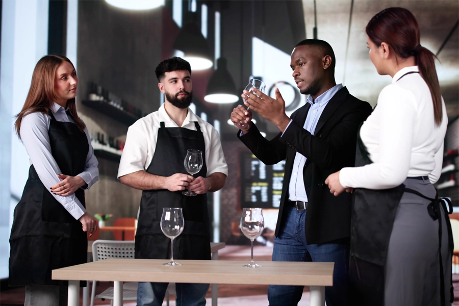 Equipe de restaurante em treinamento