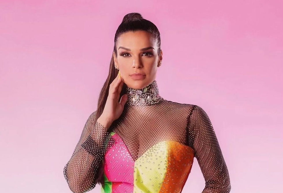 Mari Antunes vocalista da banda Babado Novo