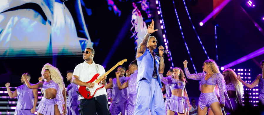 Duas décadas de estrada: Léo Santana lança álbum que mistura inéditas e hits de geração