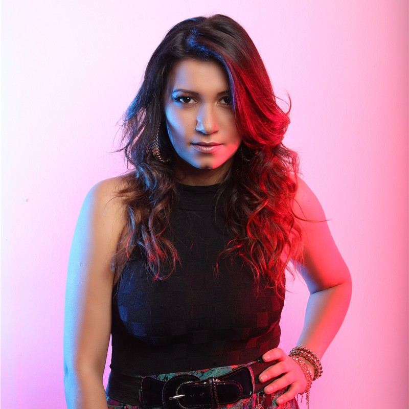 Juliana Lima é cantora e compositora