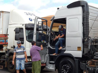 Caminhoneiros desistem de greve após governo publicar medida provisória sobre piso do frete
