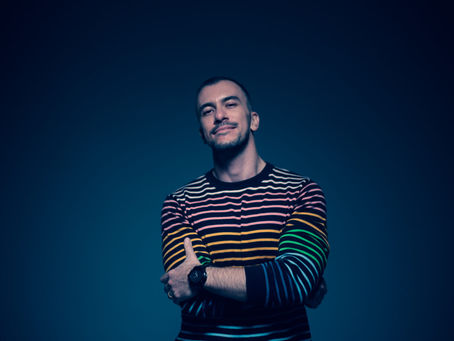 Cantor cristão assumidamente gay fala sobre a jornada para expor sua sexualidade