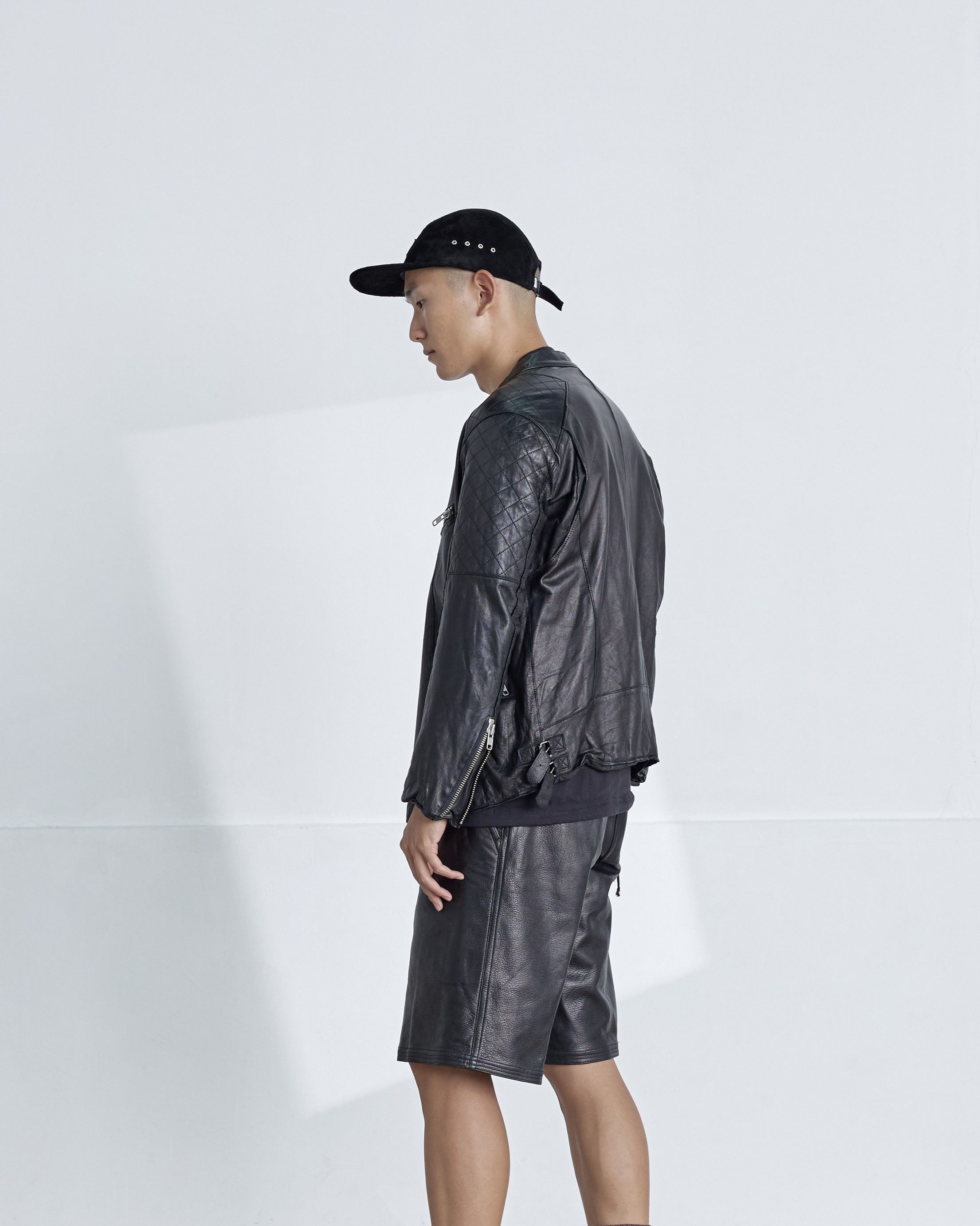 WIDE SHORT PANTS -leather-