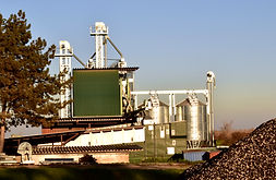 Getreidesilo mit Abfüllanlage