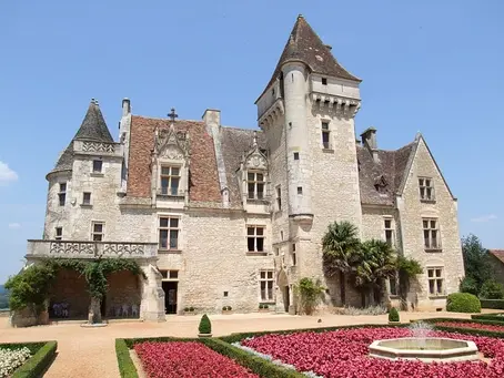 Pourquoi créer son audioguide pour château ou abbaye en 2025 ?